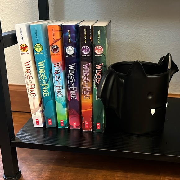 Wings of Fire Book Series 1-6 - Picture 2 of 4